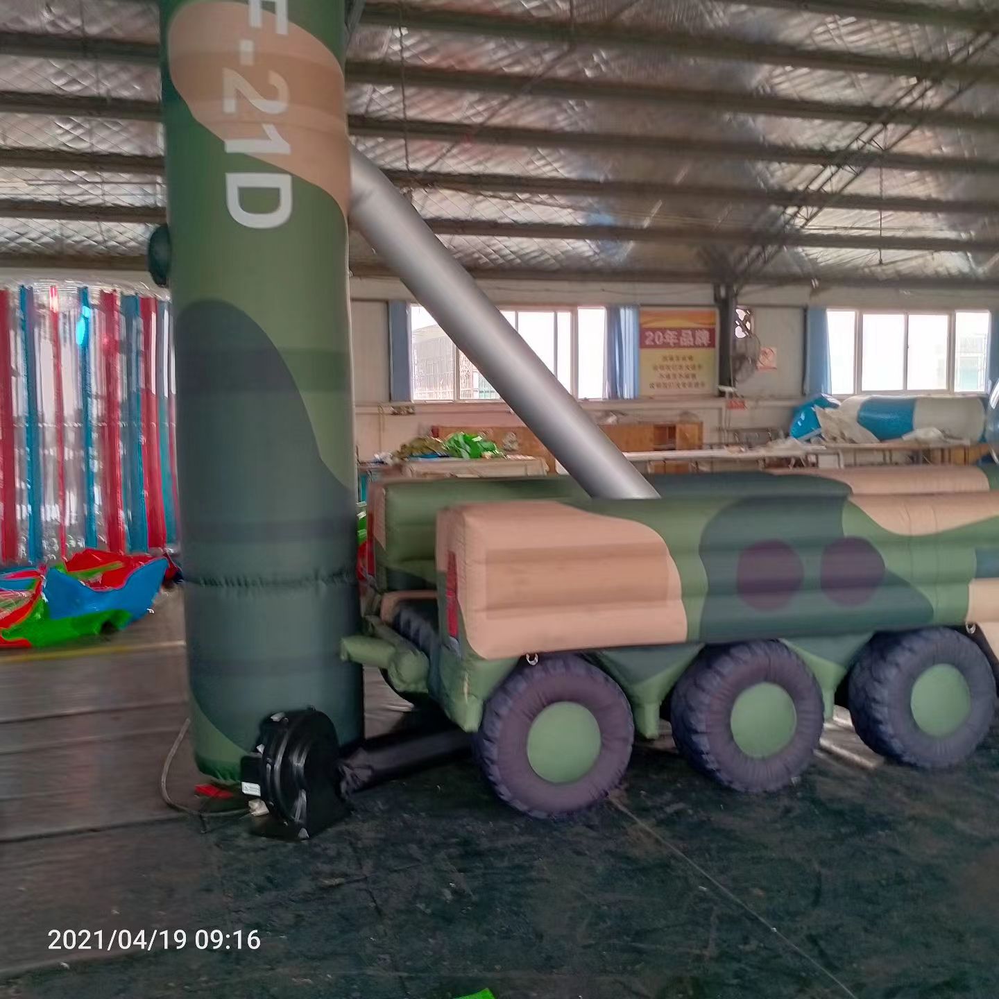 新兴军事演习中的充气目标车辆：模拟发射车雷达车坦克飞机
